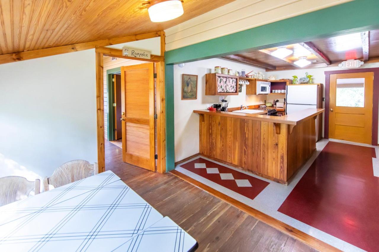 Hibiscus Coffee & Guesthouse Грейтон-Бич Экстерьер фото